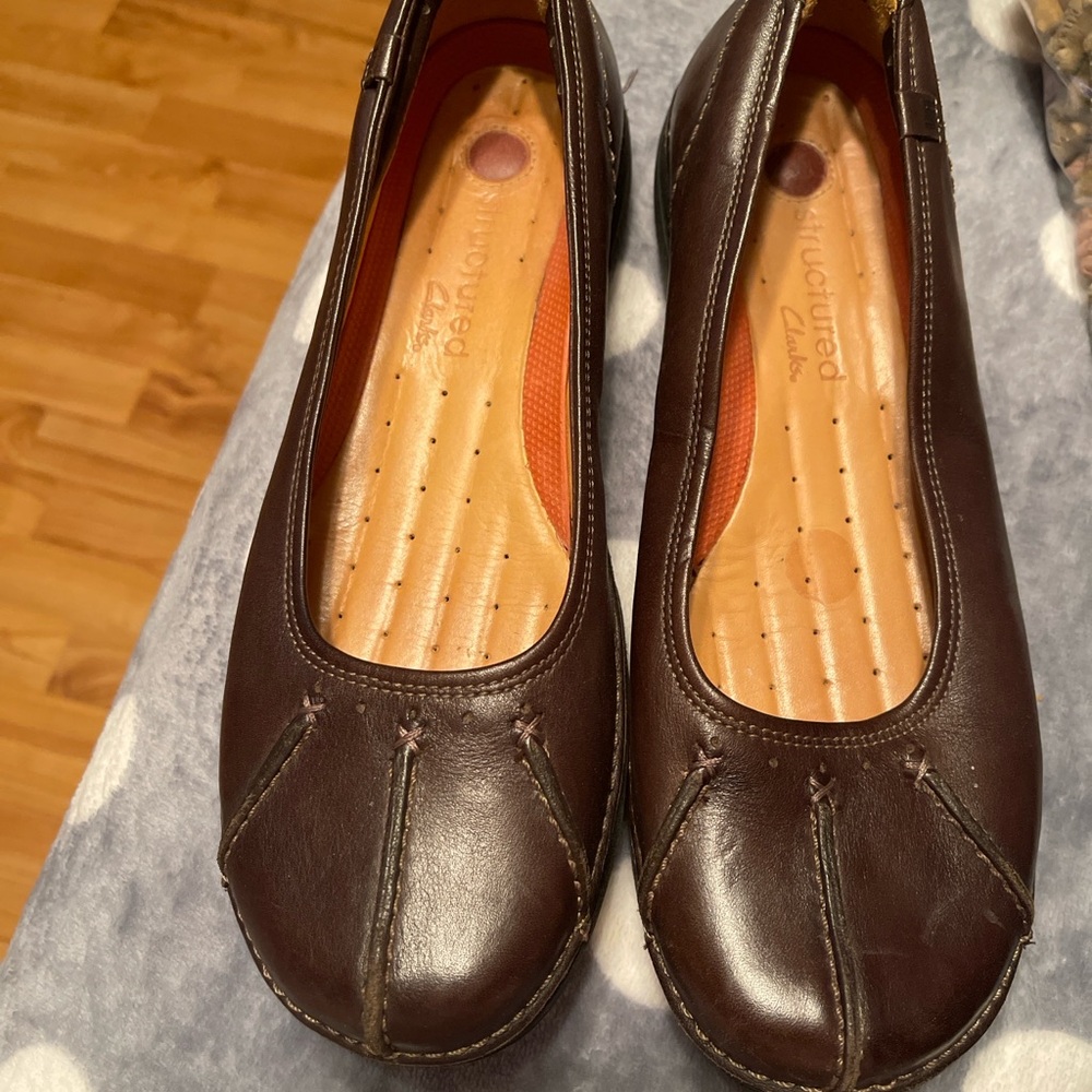 Unstructured brown loafers